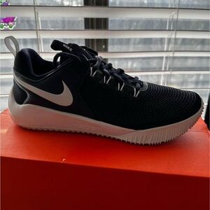 Nike Womens navy blue  Zoom Sneakers